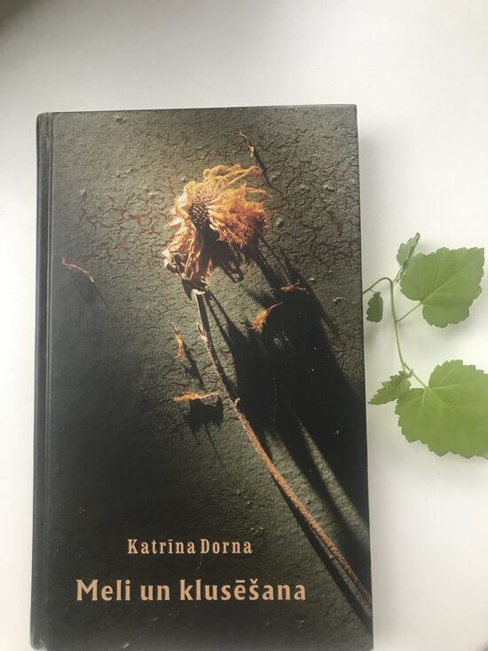 Meli un klusēšana. Katrīna Dorna