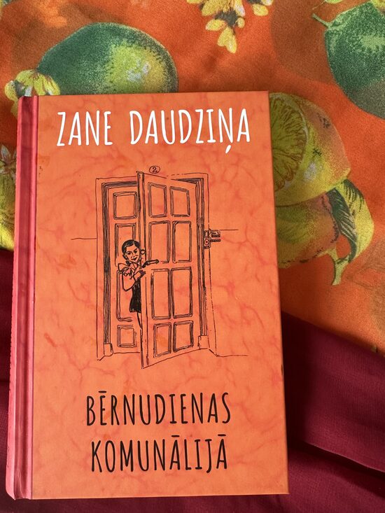Bērnudienas komunālijā. Zane Daudziņa
