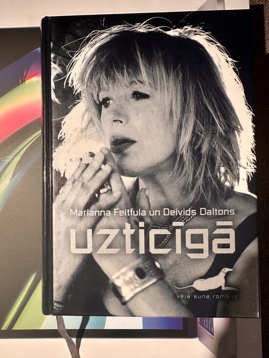 Uzticīgā. Marianna Feitfula un Deivids Daltons