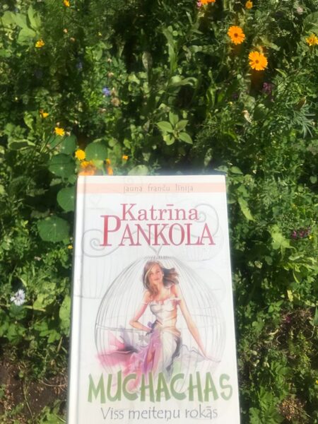 MUCHACHAS Viss meiteņu rokās. Katrīna Pankola