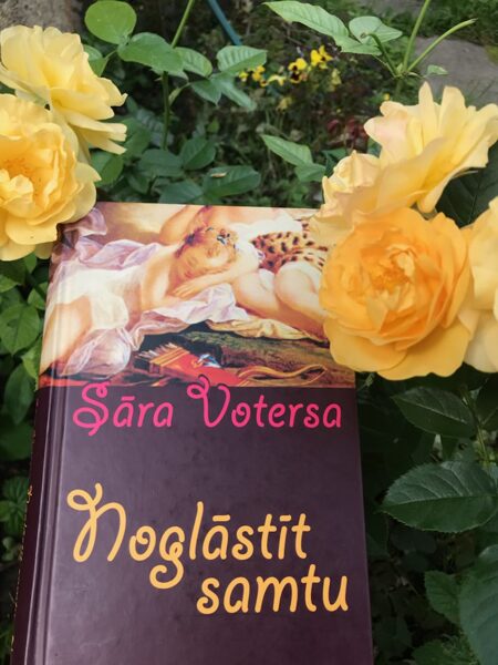 Noglāstīt samtu. Sāra Votersa