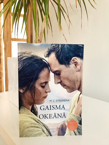 Gaisma okeānā. M.L. Stedmena