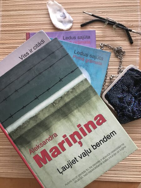 Ļaujiet vaļu bendēm. Viss ir citādi. Ledus sajūta. Aleksandra Mariņina.